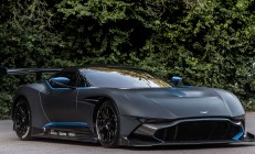 开云体育入口-加勒比风暴席卷巴斯克，英超王座之争C罗再显神威—足球世界的多元叙事