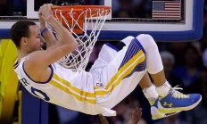 开云官网-米切尔如利刃出鞘，雄鹿淘汰上海队背后的攻防启示