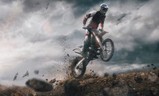 开云体育在线-暗夜极速，戈贝尔的制胜刹车与F1街道赛的永恒一瞬