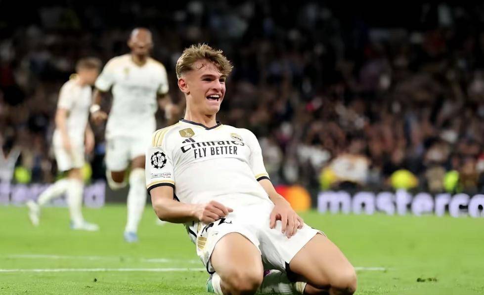 包含阿根廷天才前锋伤愈复出，助球队逆袭的词条