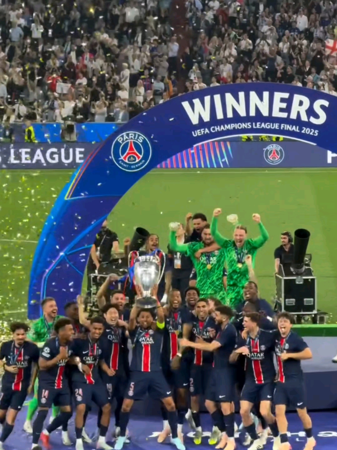 巴黎圣日耳曼主场告捷，领跑积分榜的简单介绍