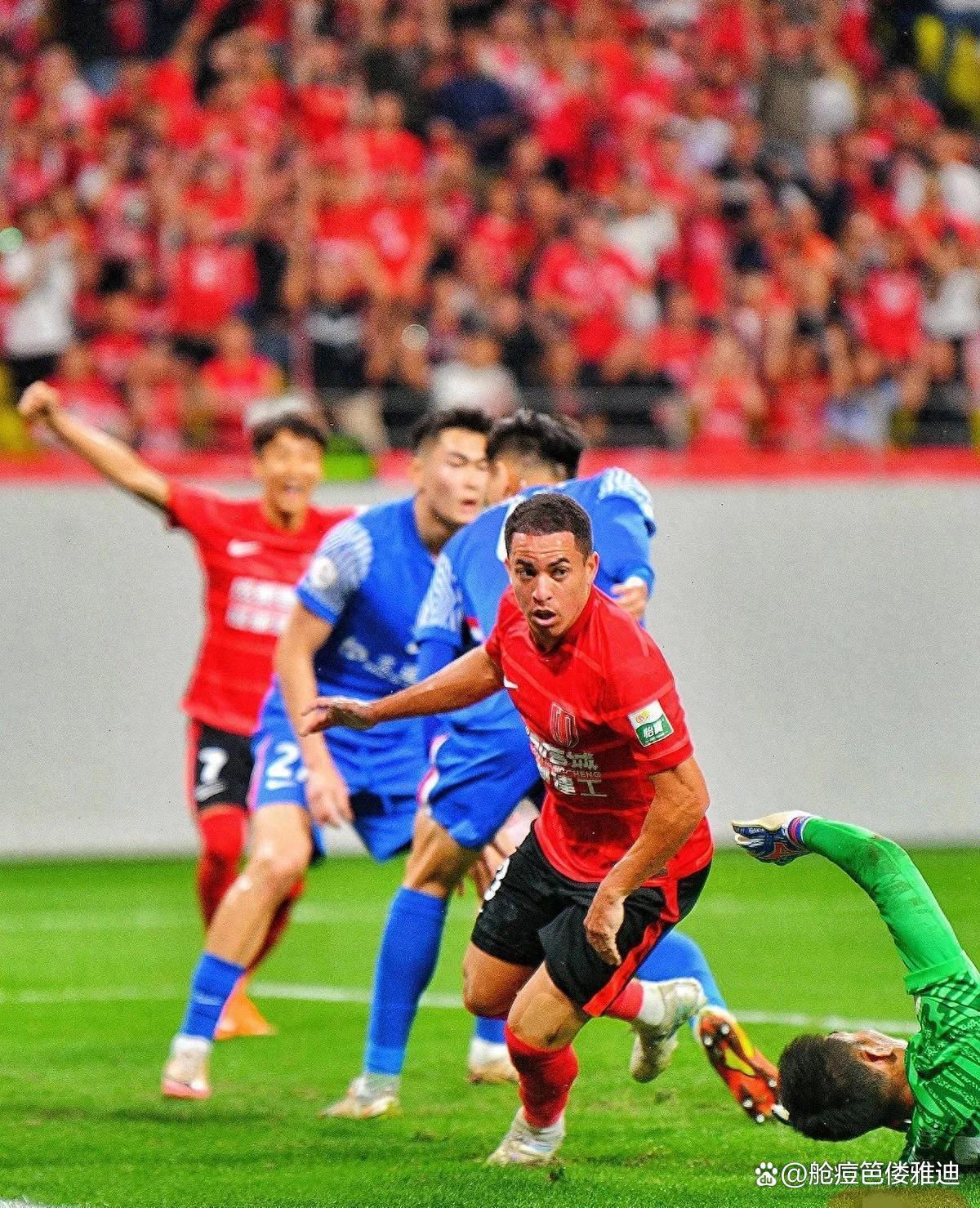 球队展现团队合作力取得胜利的简单介绍