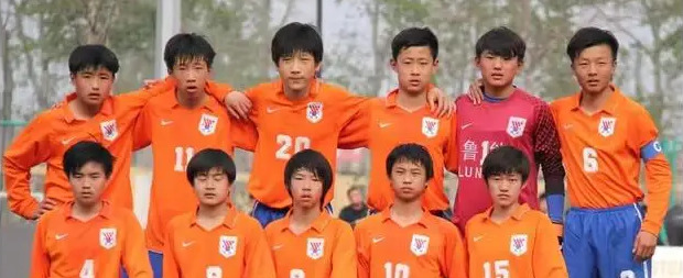 亚洲青年新秀崭露头角，助力球队争夺胜利的简单介绍