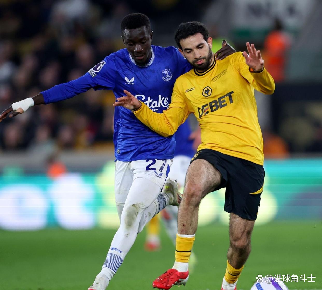 关于阿斯顿维拉客场战平，狼队憾负惊险脱险的信息