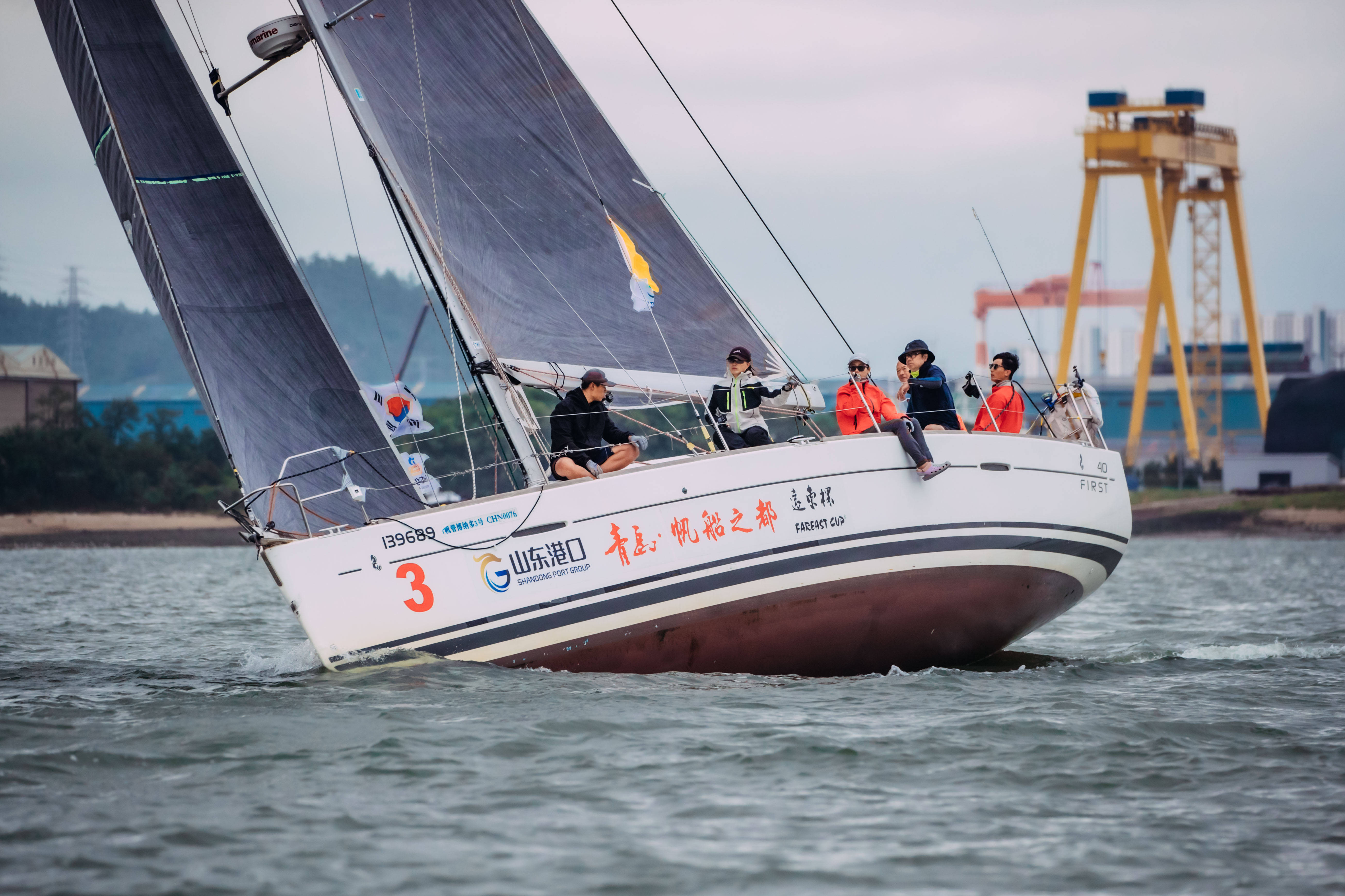 包含东京帆船赛事中领先者脱颖而出的词条