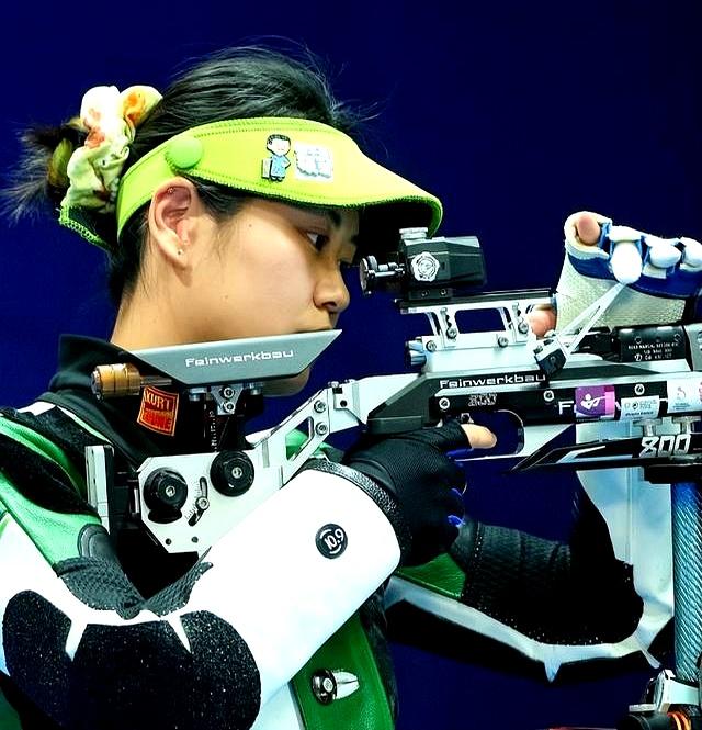 轰动一时：射击选手刷新记录夺冠的简单介绍