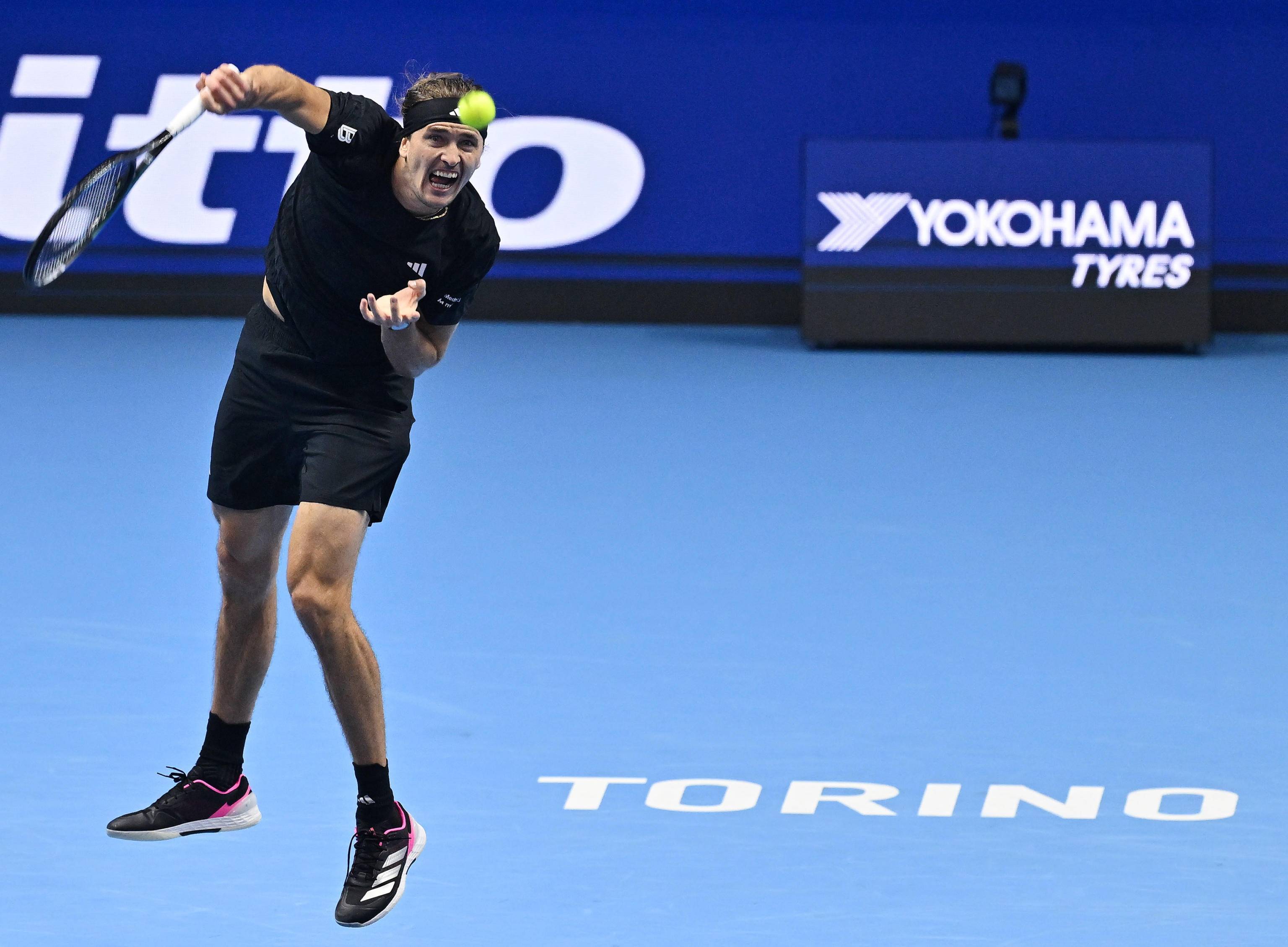 包含美国网球队力克日本网球队，兹维列夫绝境逆转的词条