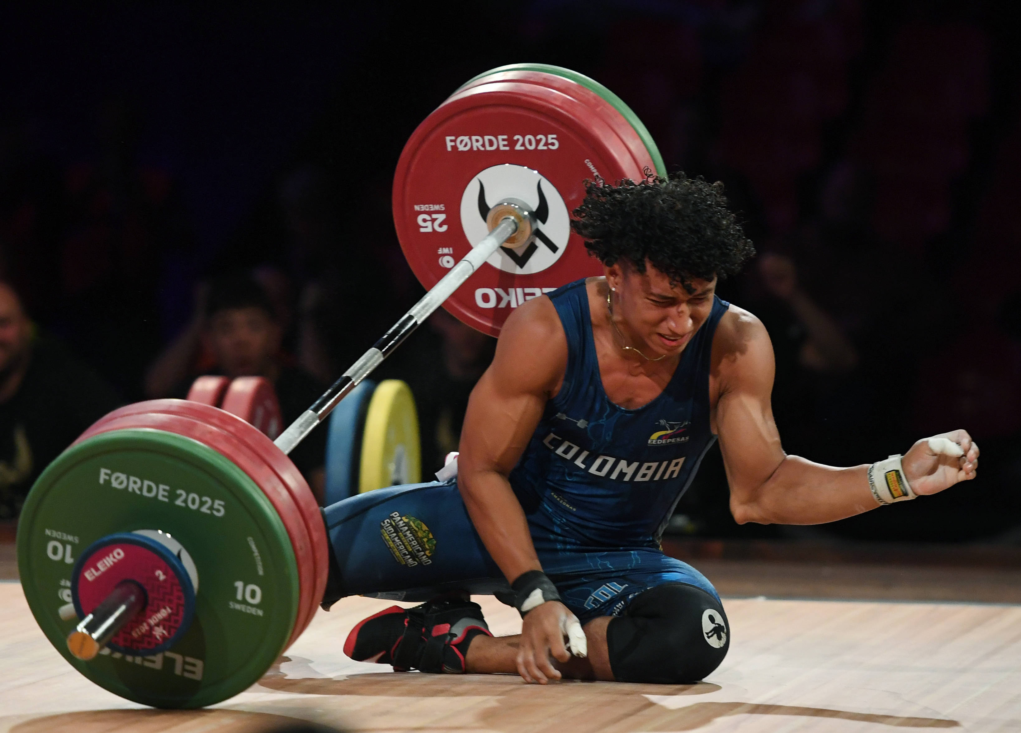 关于中国举重选手刷新世界纪录，实力惊人的信息