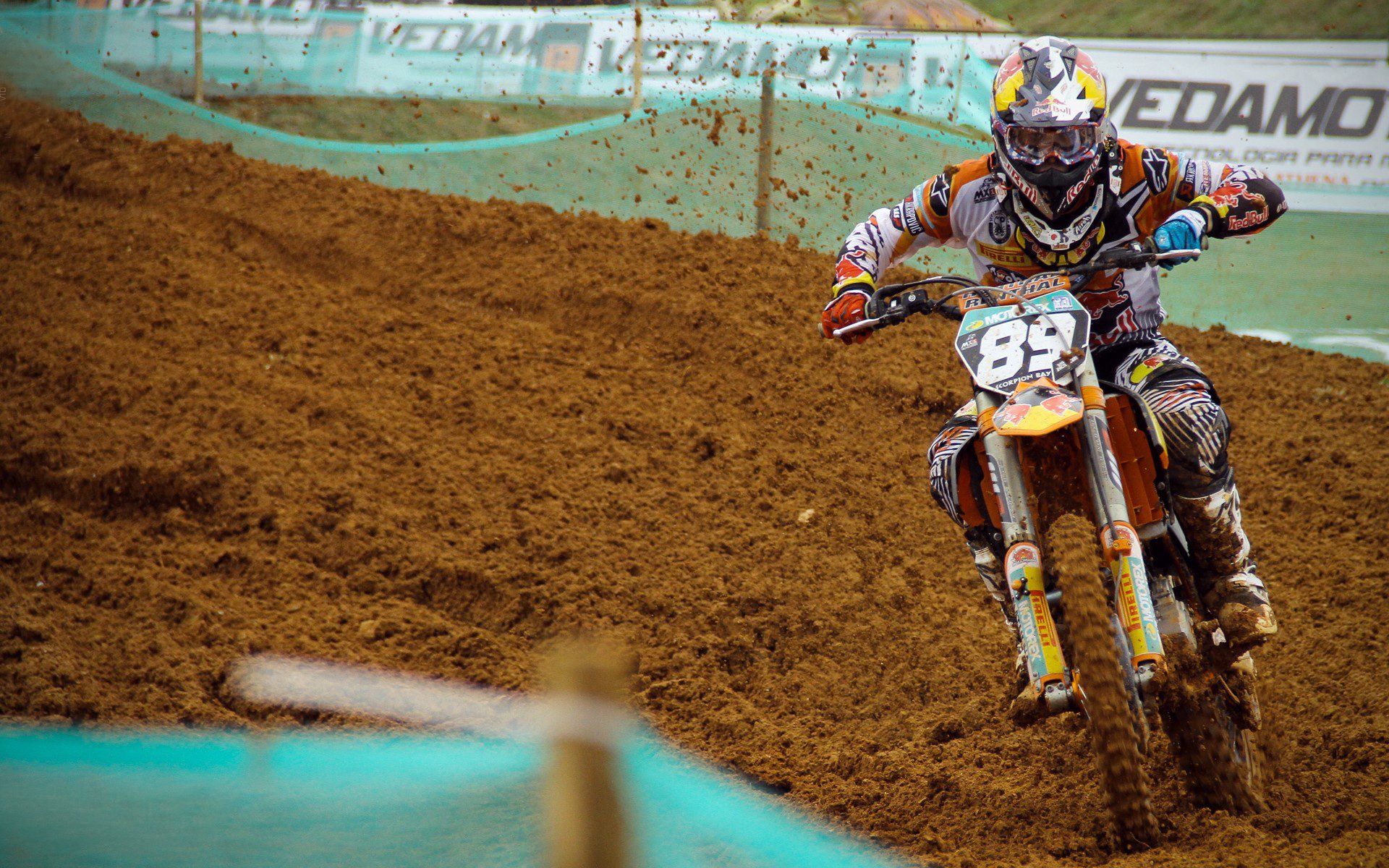 英超争冠焦点战，波兰火力压制智利的战术启示