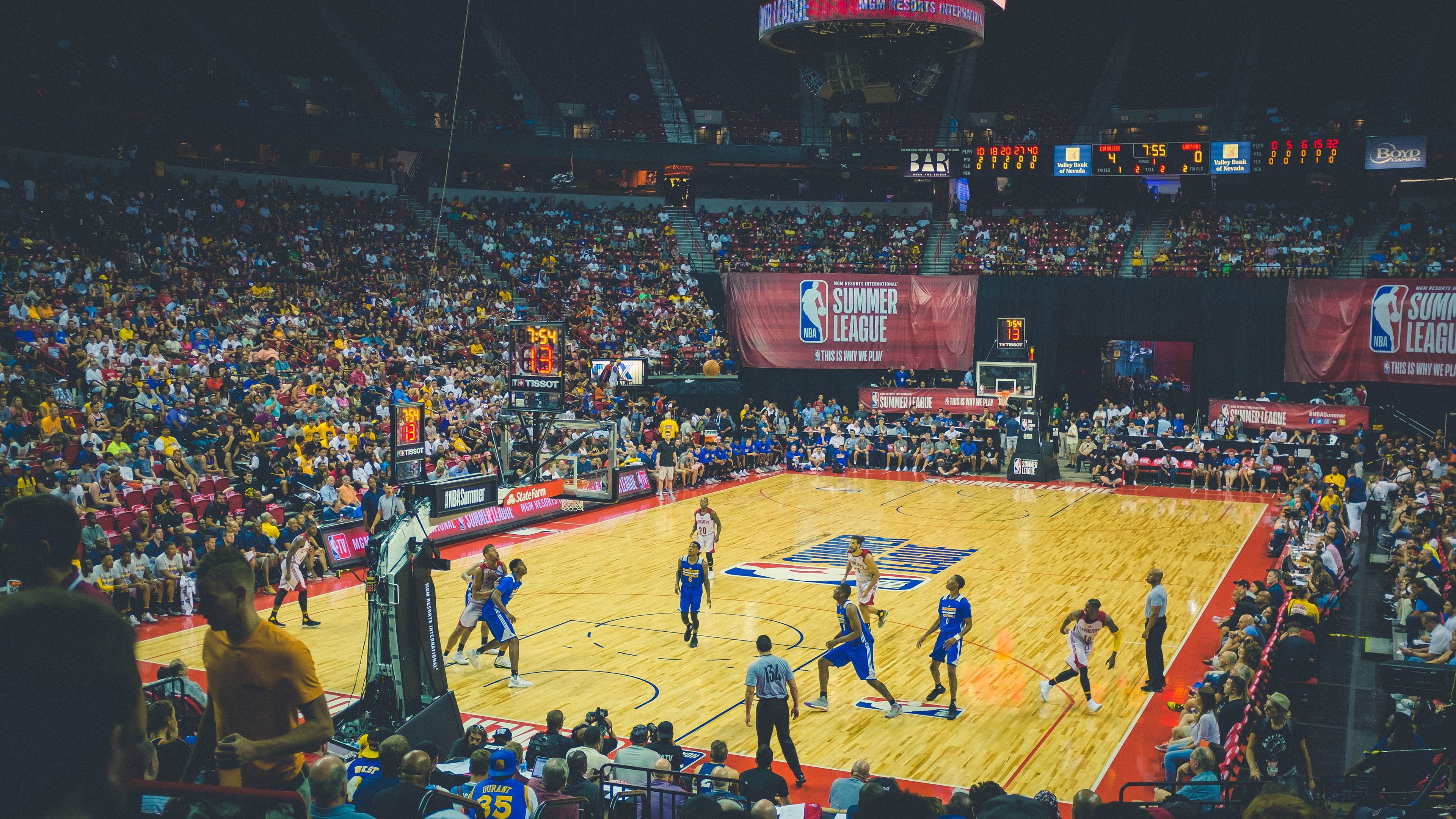 当麦迪逊的喧嚣遇见切萨皮克的沉默，杰伦·格林如何让尼克斯与雷霆之战成为个人美学的宣言